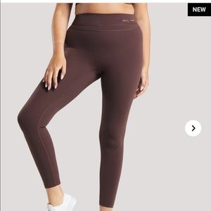 Whitney Simmons v Gymshark leggings chocolate